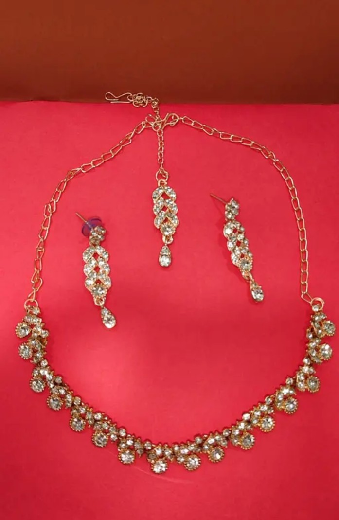 Amazing jewellery set with earrings
