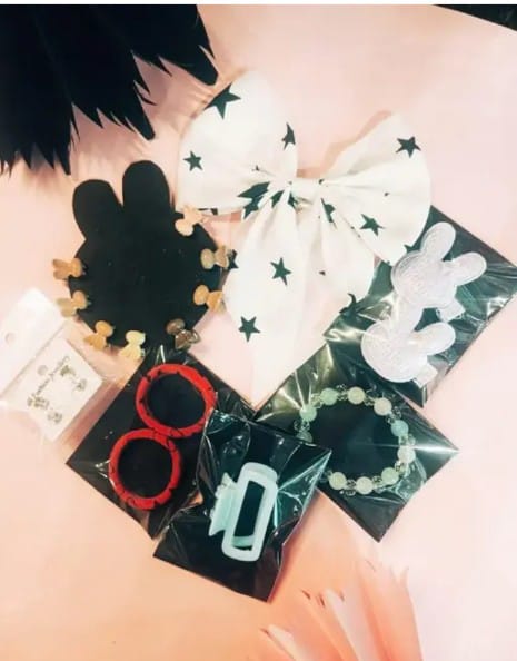2 hair bands , 1 clutcher, 8 mini hair clips , 1 hair bow, 1 earings